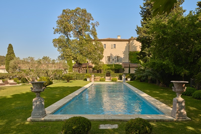 swiming pool of chateau d'estoublon