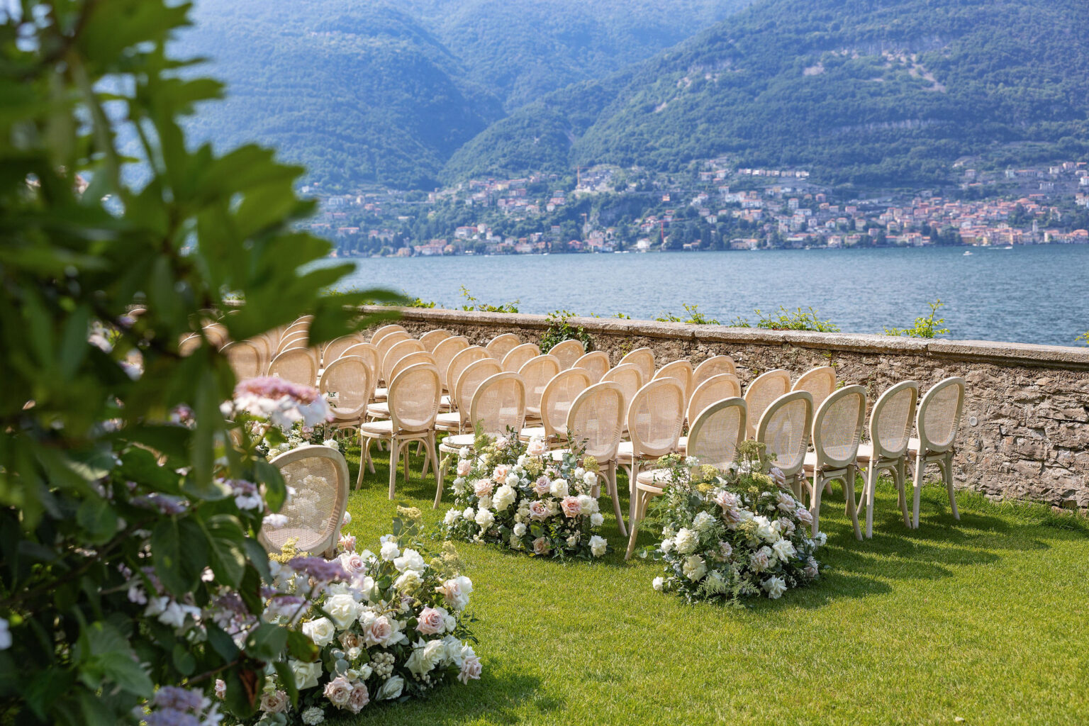 How To Organize A Wedding Planner
