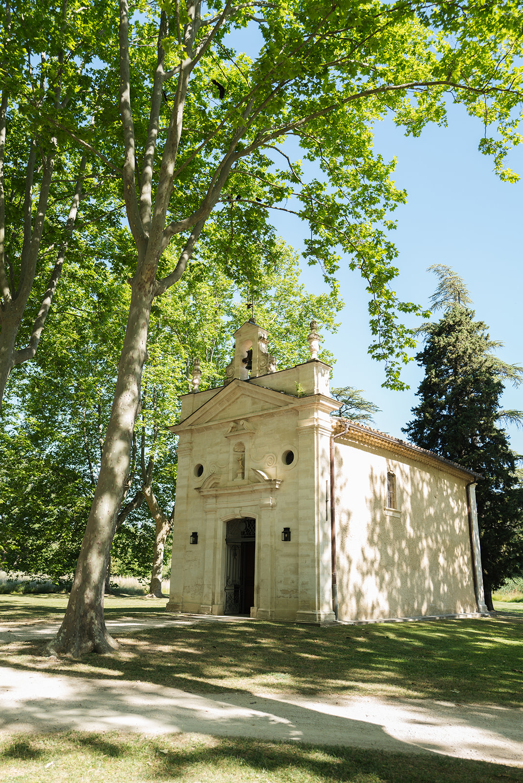 Having a chapel on site when hosting a seminar in provence at Chateau Fonscolombes is always a great moment for culture