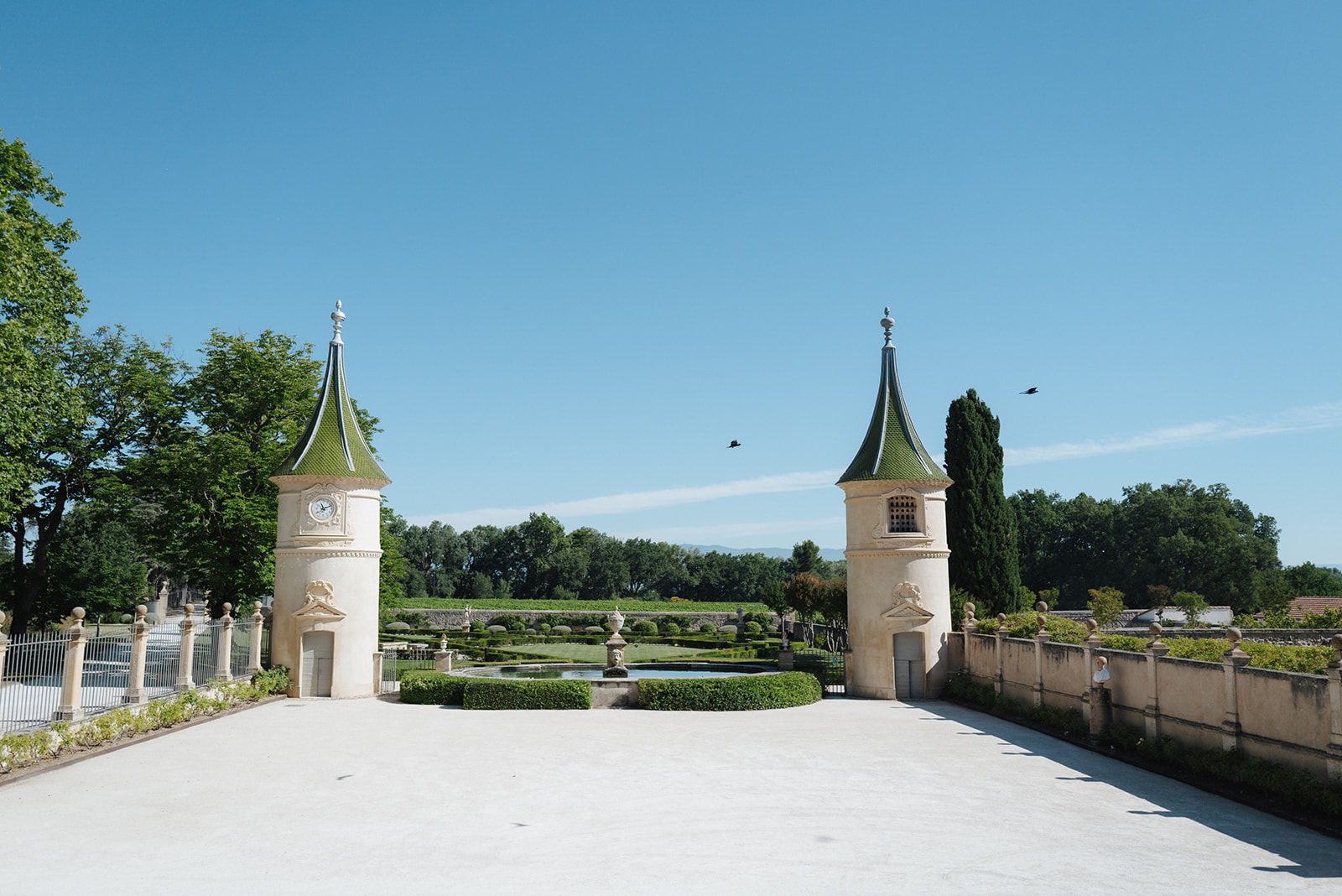 The towers are two on the courtyard and brings scenic view of Chateau FOnscolombes for the seminar in Provence we planned.