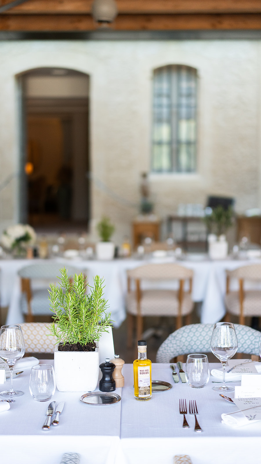 Lunch area is shaded and it's a positive point for Chateau de FOnscolombes for all the guests present for this seminar in Provence