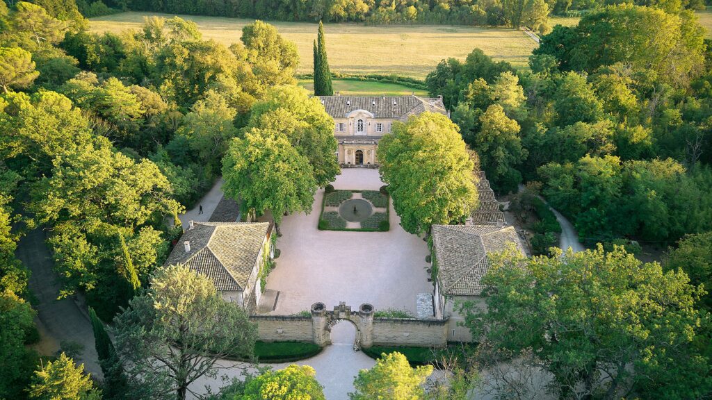 Chateau Martinay luxury wedding venue Carpentras Provence intimate romantic gardens