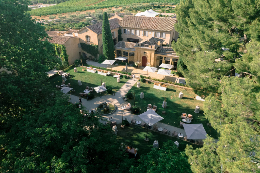 Classy welcome party for the 250 guests of this 3 day wedding celebration in Provence under the sun.