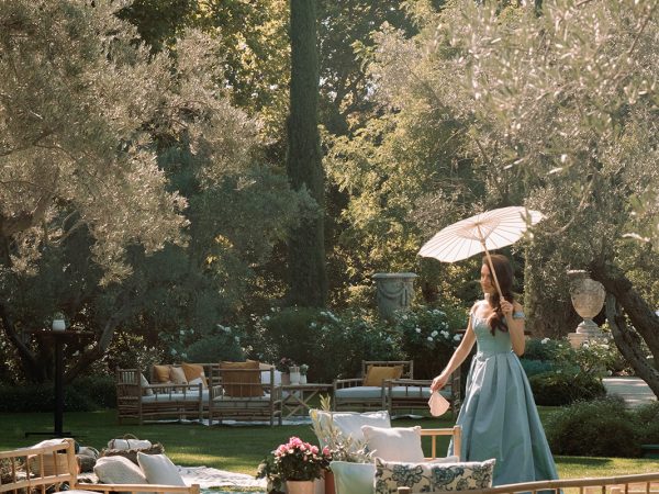 Fun garden party in costumes d'époque! Unique & memorable gift for the guests who had a very unique experience.