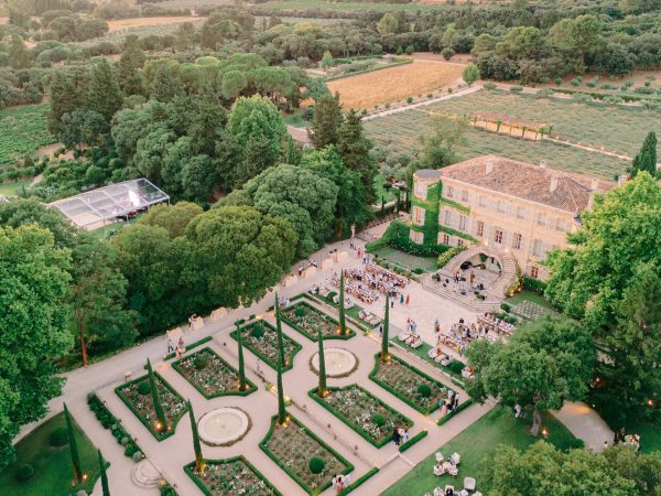 Creating this first day of event like no other ones. Welcoming your guests need creativity yet meeting high unseen standards. planned and produced by The International Wedding Planner, lead by Muriel Saldalamacchia, regknow and awarded French wedding planner.